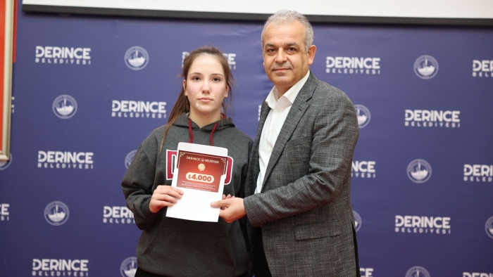 Derince’de “Mehmet Akif Ersoy ve Vatan Sevgisi” Konulu Şiir Yazma Yarışmasının Ödülleri Sahiplerini Buldu